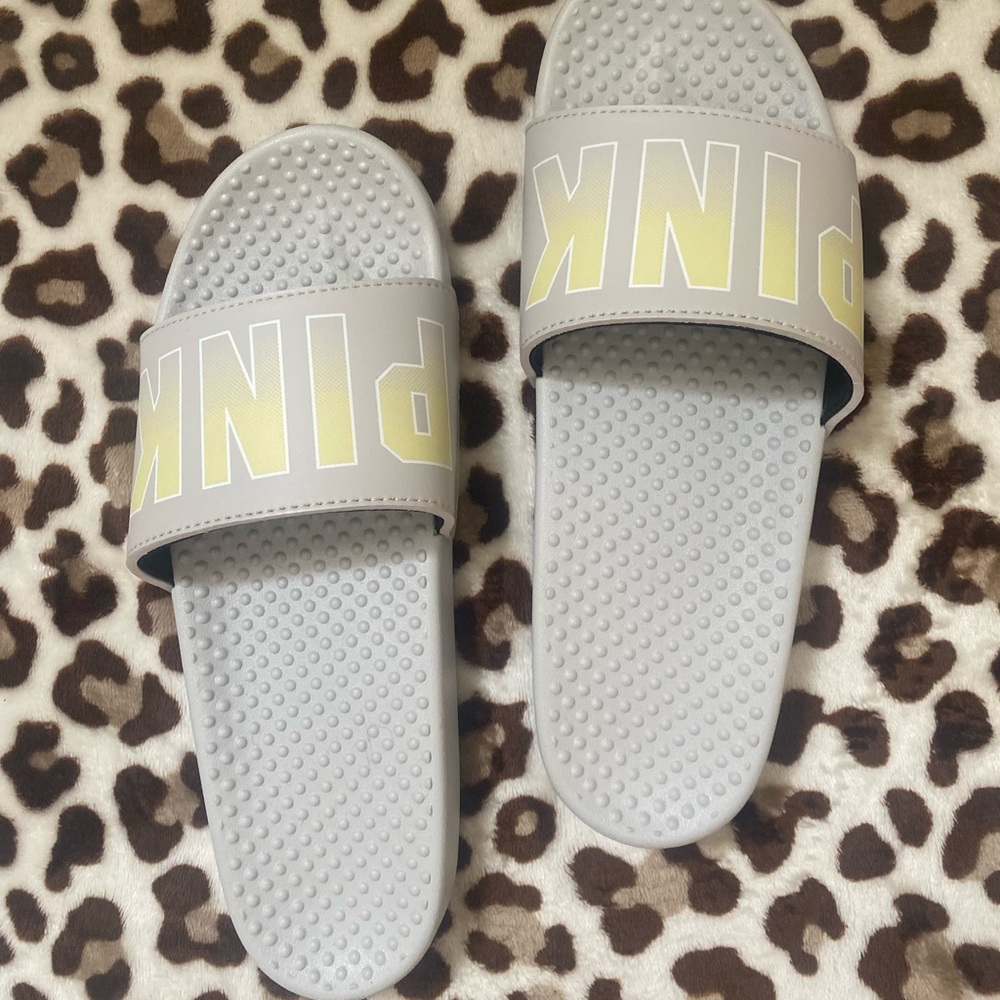 VS pink - slides - size 8/9